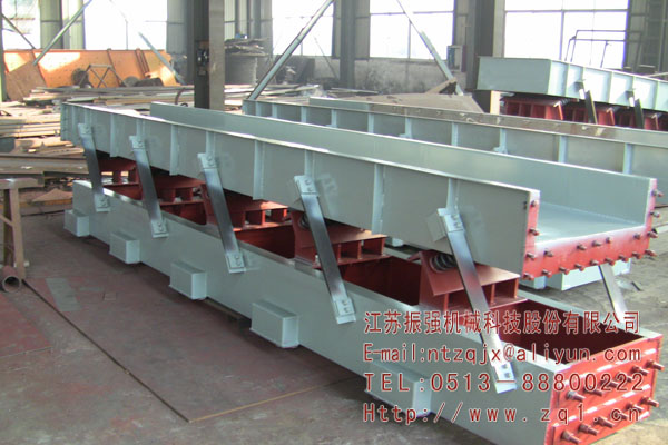 惯性振动热料输送机：可靠的长距离高温物料输送设备